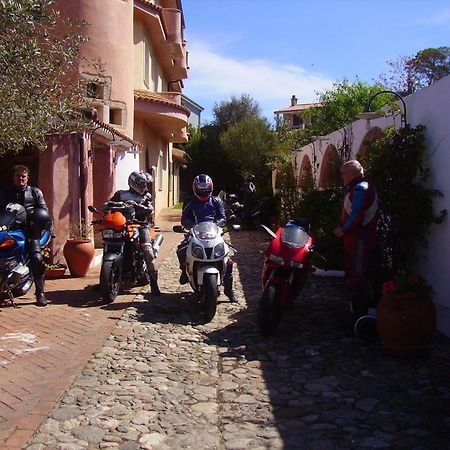 Locanda Tipica Sa Corte Oliena Extérieur photo