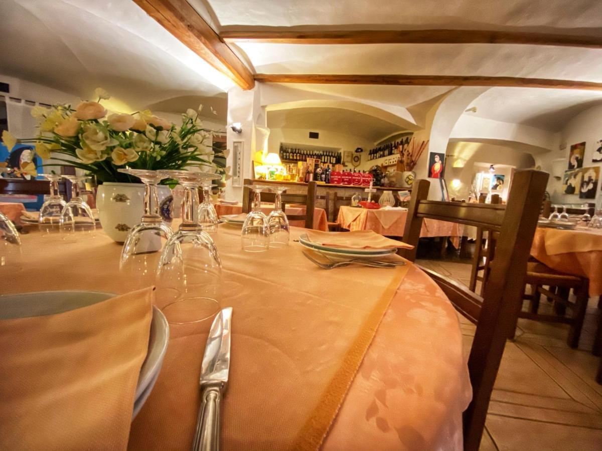 Locanda Tipica Sa Corte Oliena Extérieur photo