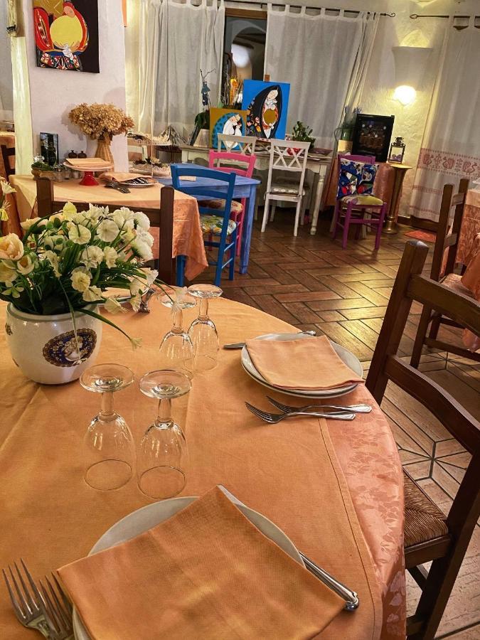 Locanda Tipica Sa Corte Oliena Extérieur photo