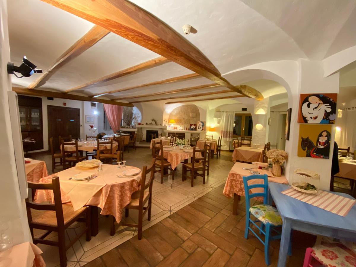 Locanda Tipica Sa Corte Oliena Extérieur photo