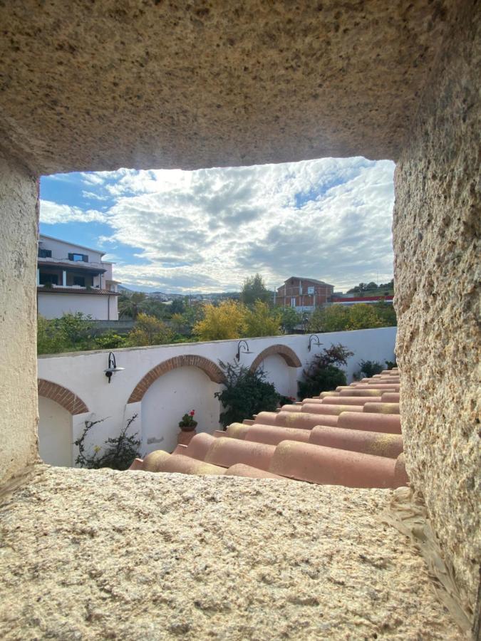 Locanda Tipica Sa Corte Oliena Extérieur photo