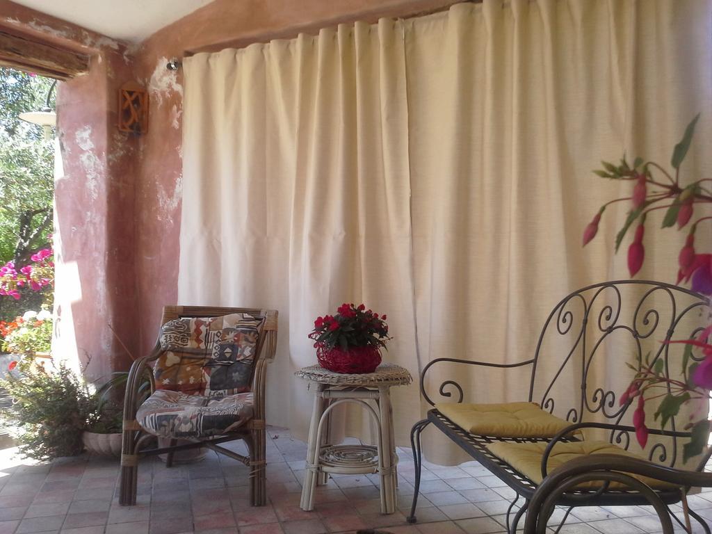 Locanda Tipica Sa Corte Oliena Extérieur photo