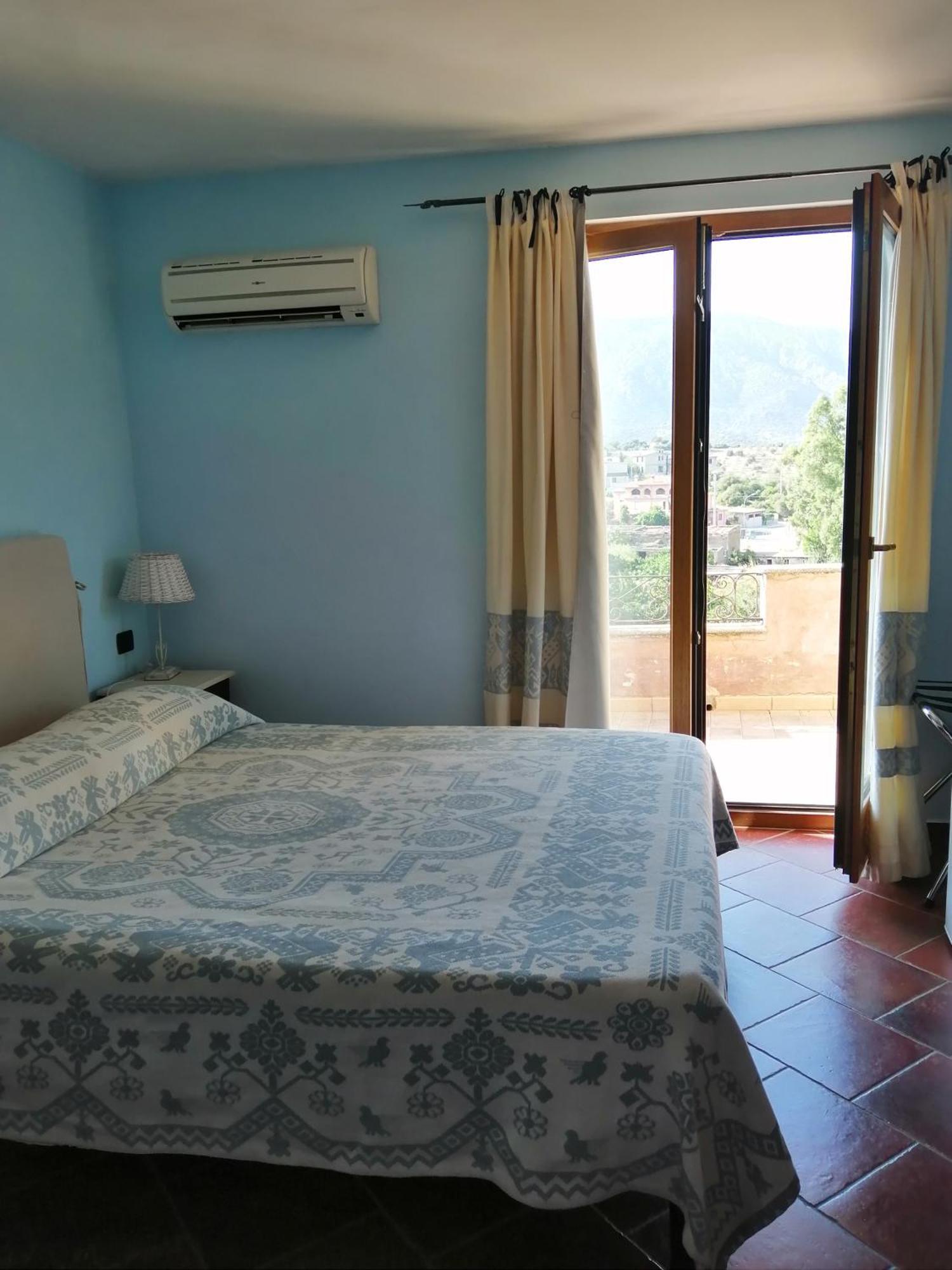 Locanda Tipica Sa Corte Oliena Chambre photo